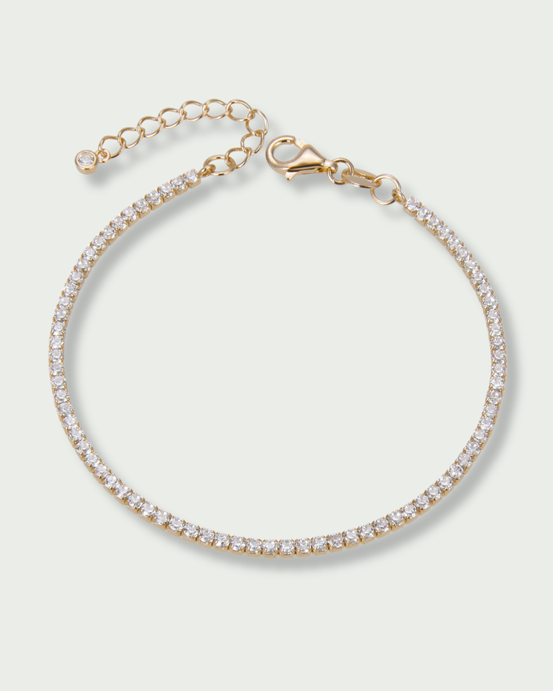 Bracelet Tennis Intemporel – DORÉ en argent 925 doré à l’or 18 carats, ligne de pierres finement serties, finition lumineuse résistante à l’oxydation, fermoir sécurisé, éclat doux et intemporel.
