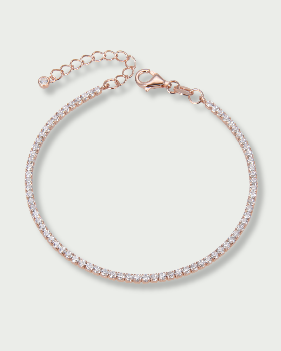 Bracelet Tennis Intemporel – Rose en argent 925 doré à l’or rose 18 carats, ligne de pierres finement serties, finition lumineuse résistante à l’oxydation, fermoir sécurisé, éclat doux et intemporel.
