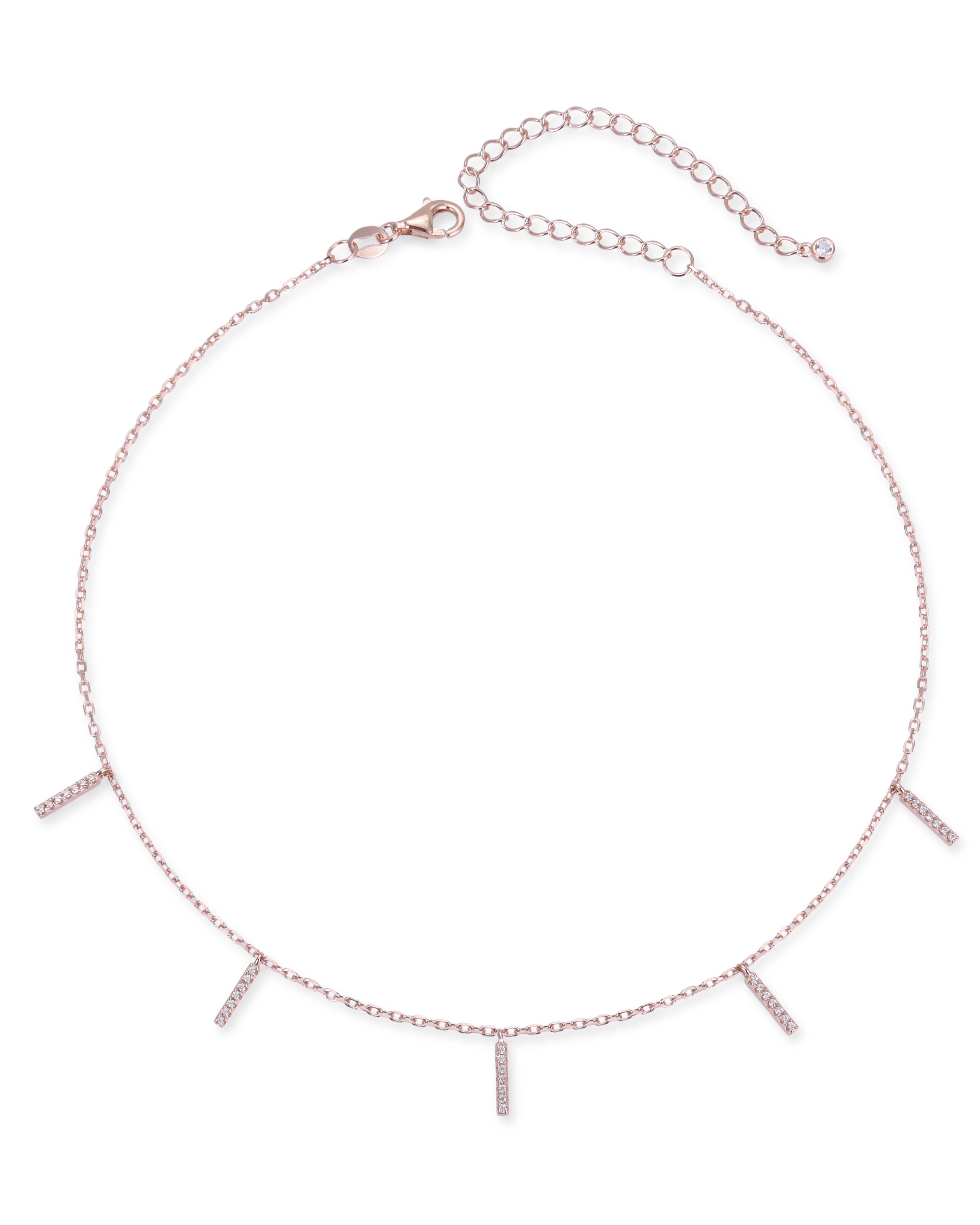 Choker doré en argent 925 doré à l'or 18 carats, chaîne fine et barrette géométrique lisse, rendu moderne et lumineux.