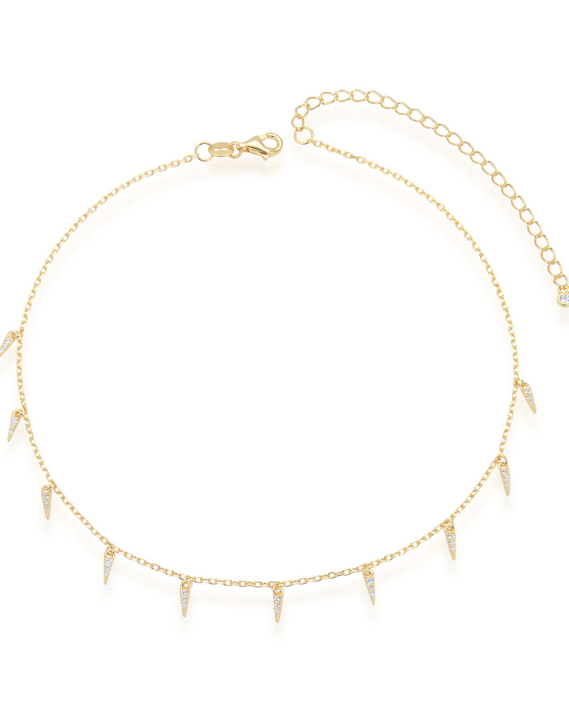 Choker doré en argent 925 doré à l'or 18 carats, chaîne fine et pampilles géométrique serties, rendu moderne et lumineux.