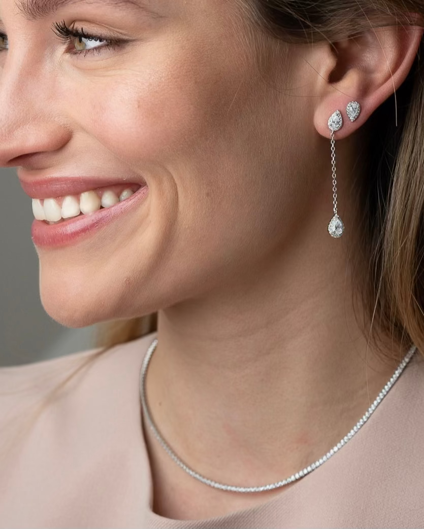  Choker Tennis Intemporel doré en argent 925 rhodié à l’or 18 carats avec une rangée de zirconiums scintillants, collier ras‑du‑cou élégant et lumineux au design minimaliste pour sublimer le port de tête. 