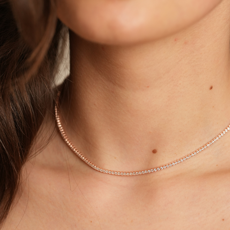  Choker Tennis Intemporel rose en argent 925 doré à l’or 18 carats, collier ras‑du‑cou délicat avec zirconiums scintillants, design minimaliste et lumineux pour sublimer le cou avec élégance. 