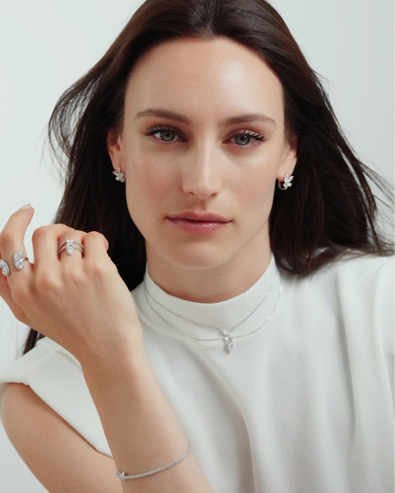 Mini créoles Papillon blanc en argent 925 rhodié et zirconiums - porté avec d'autres produits Papillon 
