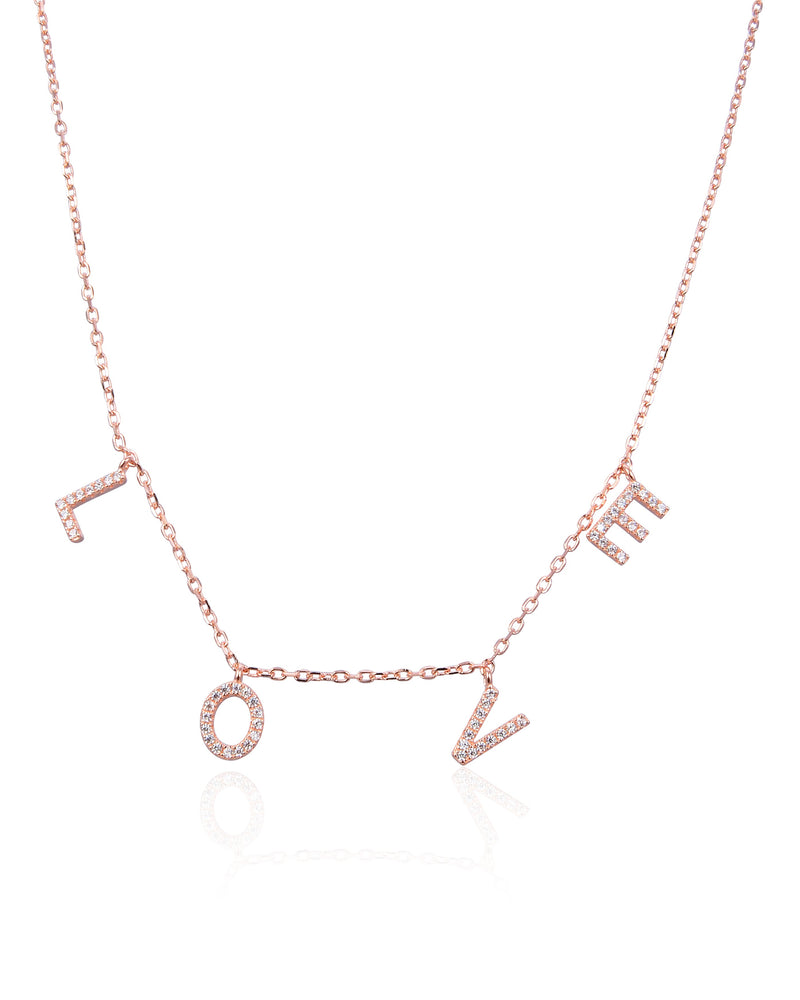 Collier « Love » en argent 925 doré à l’or rose 18 carats, pendentif composé de lettres serties de zirconiums formant le mot LOVE, suspendu à une chaîne fine, finition polie brillante.