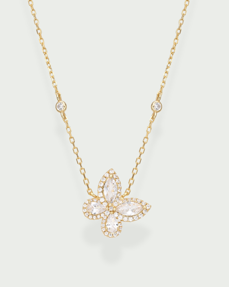 Collier Papillon doré en argent 925 doré à l'or jaune 18 carats & zirconiums - fond blanc