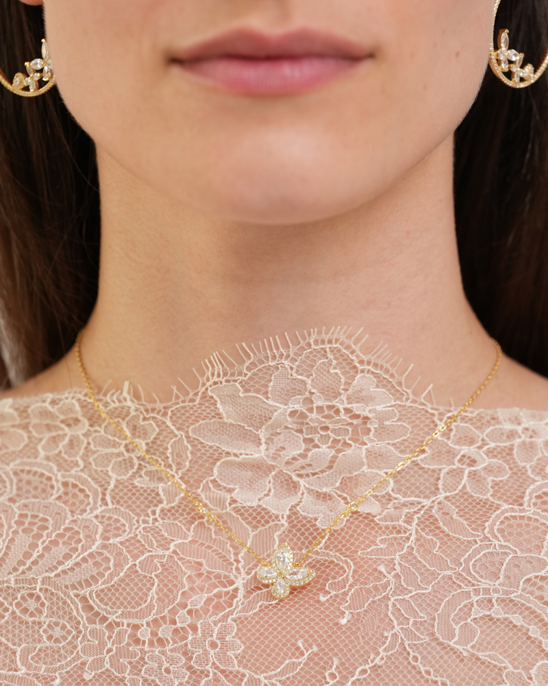 Collier Papillon doré en argent 925 doré à l'or jaune 18 carats & zirconiums - porté