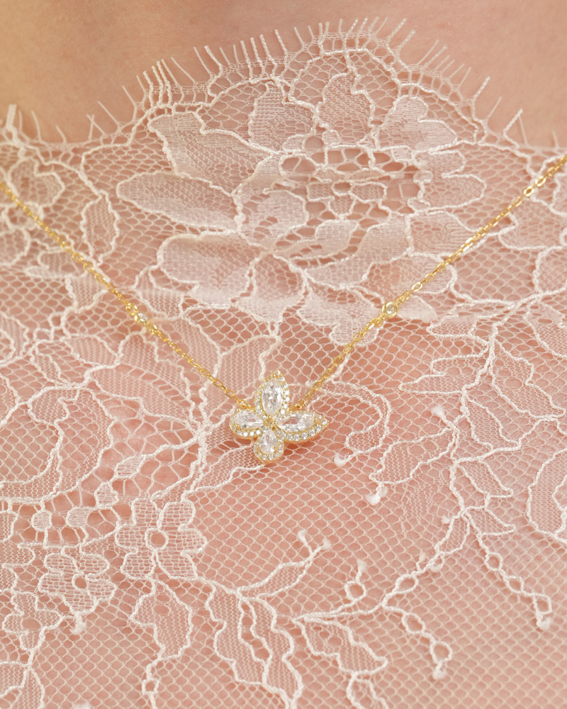 Collier Papillon doré en argent 925 doré à l'or jaune 18 carats & zirconiums - porté zoom
