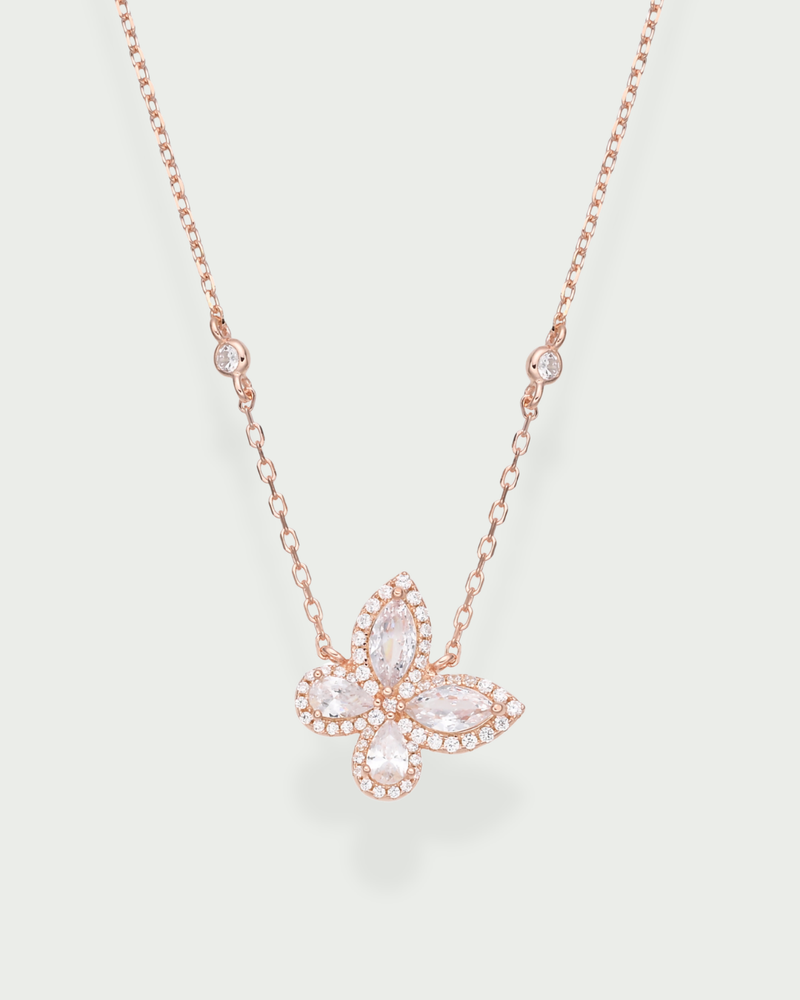 Collier Papillon rose en argent 925 doré à l'or rose 18 carats & zirconiums - fond blanc