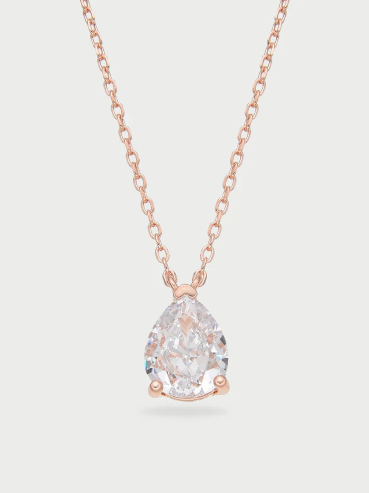 Collier Signature rose en argent 925 plaqué or 18 carats, avec pendentif délicat orné d’un zirconium taille poire accroché à une chaîne fine, design élégant et lumineux qui sublime le décolleté.
