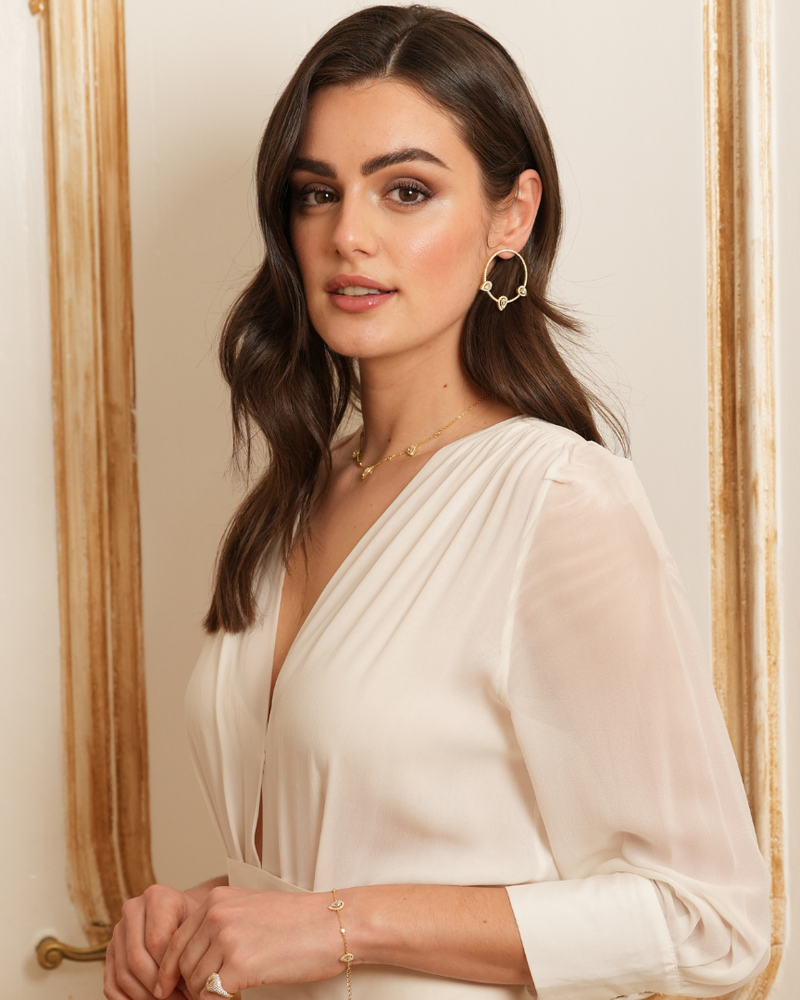 Collier Trio Infini Poire – Blanc en argent 925 rhodié, trois pierres en forme de poire délicatement serties, finition polie brillante résistante à l’oxydation, chaîne fine, éclat pur et élégant.
