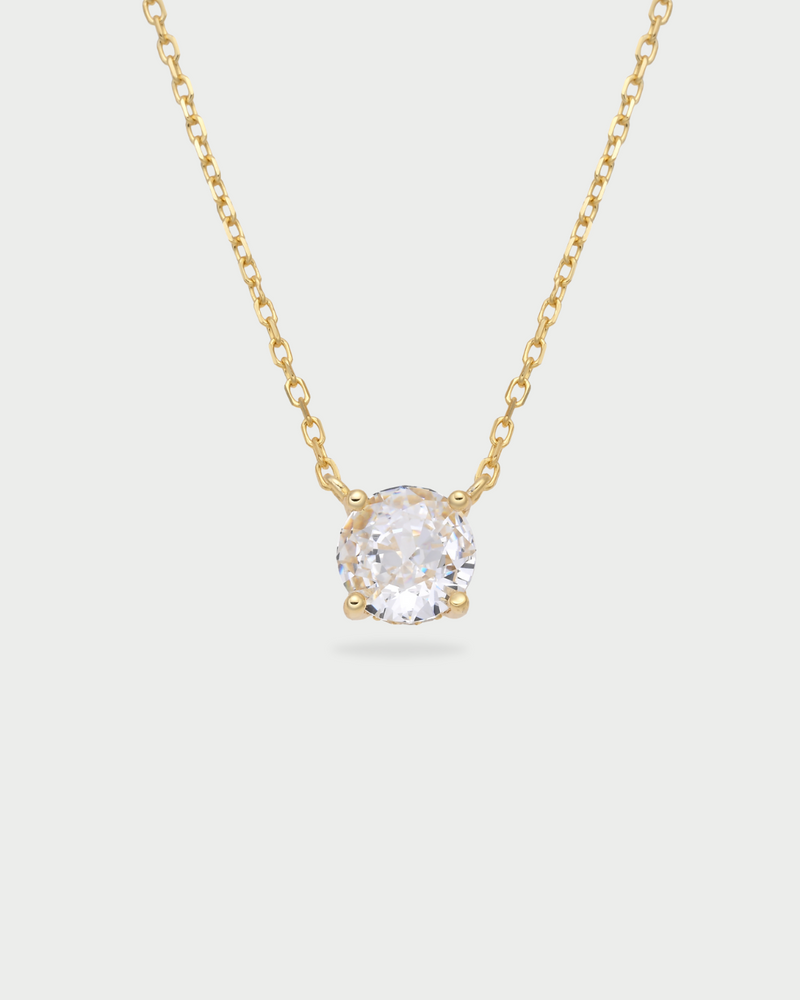 Collier « Chaîne Intemporel XL » en argent 925 doré à l’or jaune 18 carats, chaîne élégante agrémentée d’un pendentif discret en zirconium taille ronde, finition polie brillante.
