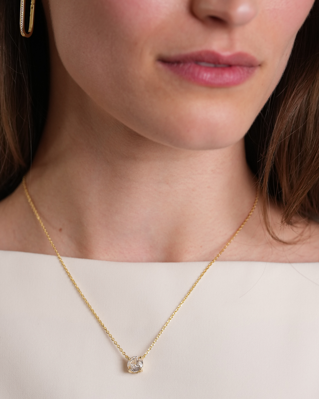 Collier « Chaîne Intemporel XL » en argent 925 doré à l’or jaune 18 carats, chaîne élégante agrémentée d’un pendentif discret en zirconium taille ronde, finition polie brillante.