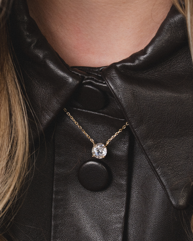 Collier « Chaîne Intemporel XL » en argent 925 doré à l’or jaune 18 carats, chaîne élégante agrémentée d’un pendentif discret en zirconium taille ronde, finition polie brillante.