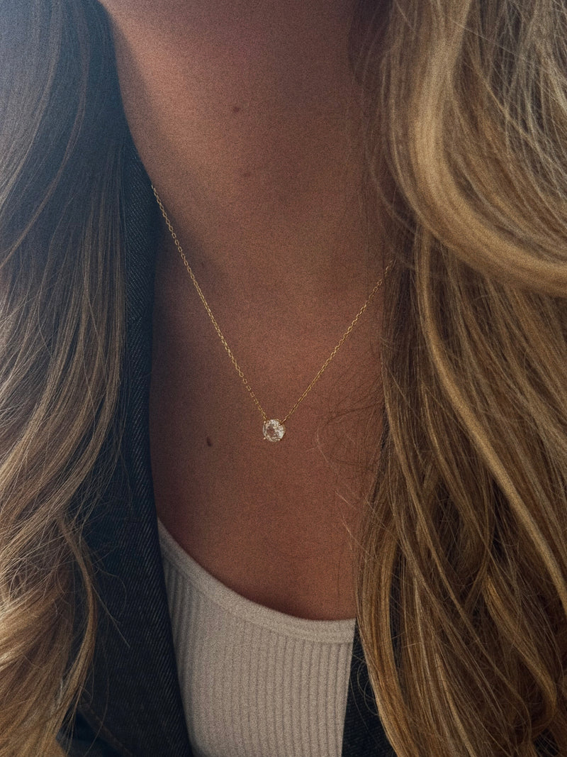 Collier « Chaîne Intemporel XL » en argent 925 doré à l’or jaune 18 carats, chaîne élégante agrémentée d’un pendentif discret en zirconium taille ronde, finition polie brillante.