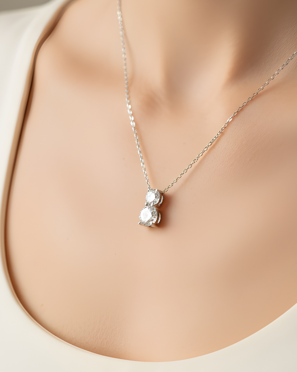 Collier « Chaîne Intemporel XL » en argent 925 rhodié, chaîne élégante agrémentée de deux zirconiums brillants en griffe, finition polie brillante.