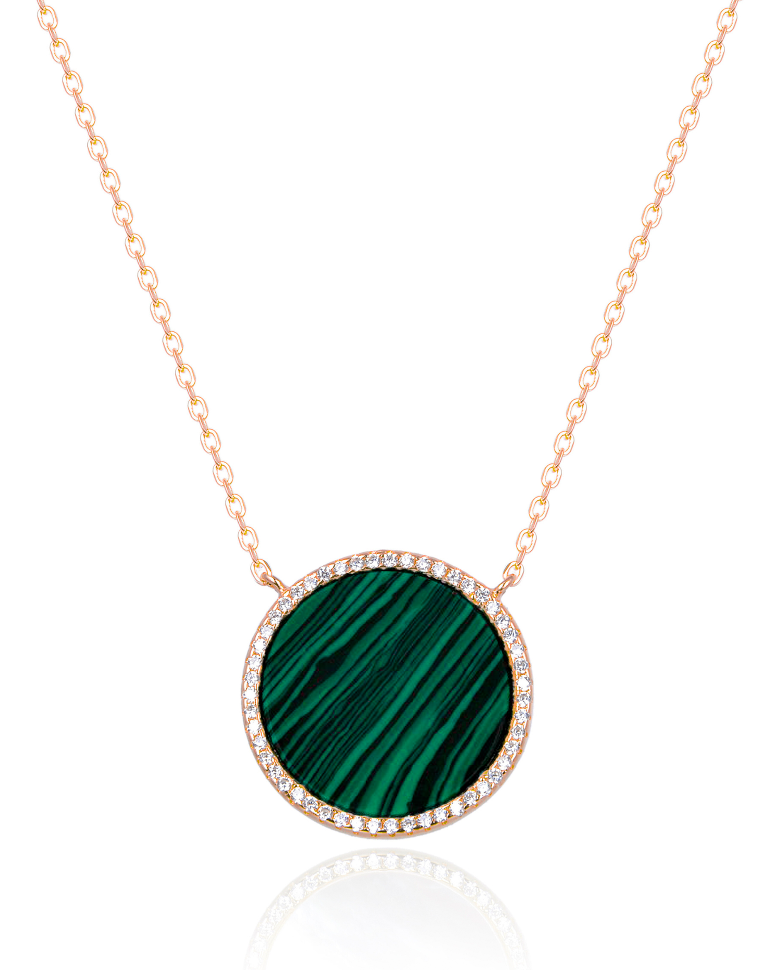 Collier en argent 925 doré à l'or rose 18 carats, orné d’une grosse médaille ronde sertie d’une pierre malachite, finition polie brillante.