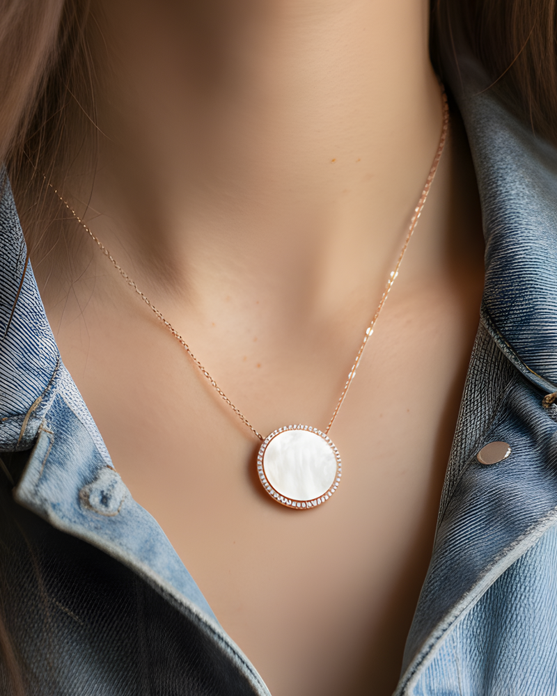 Mother-of-pearl medallion necklace - PINK 