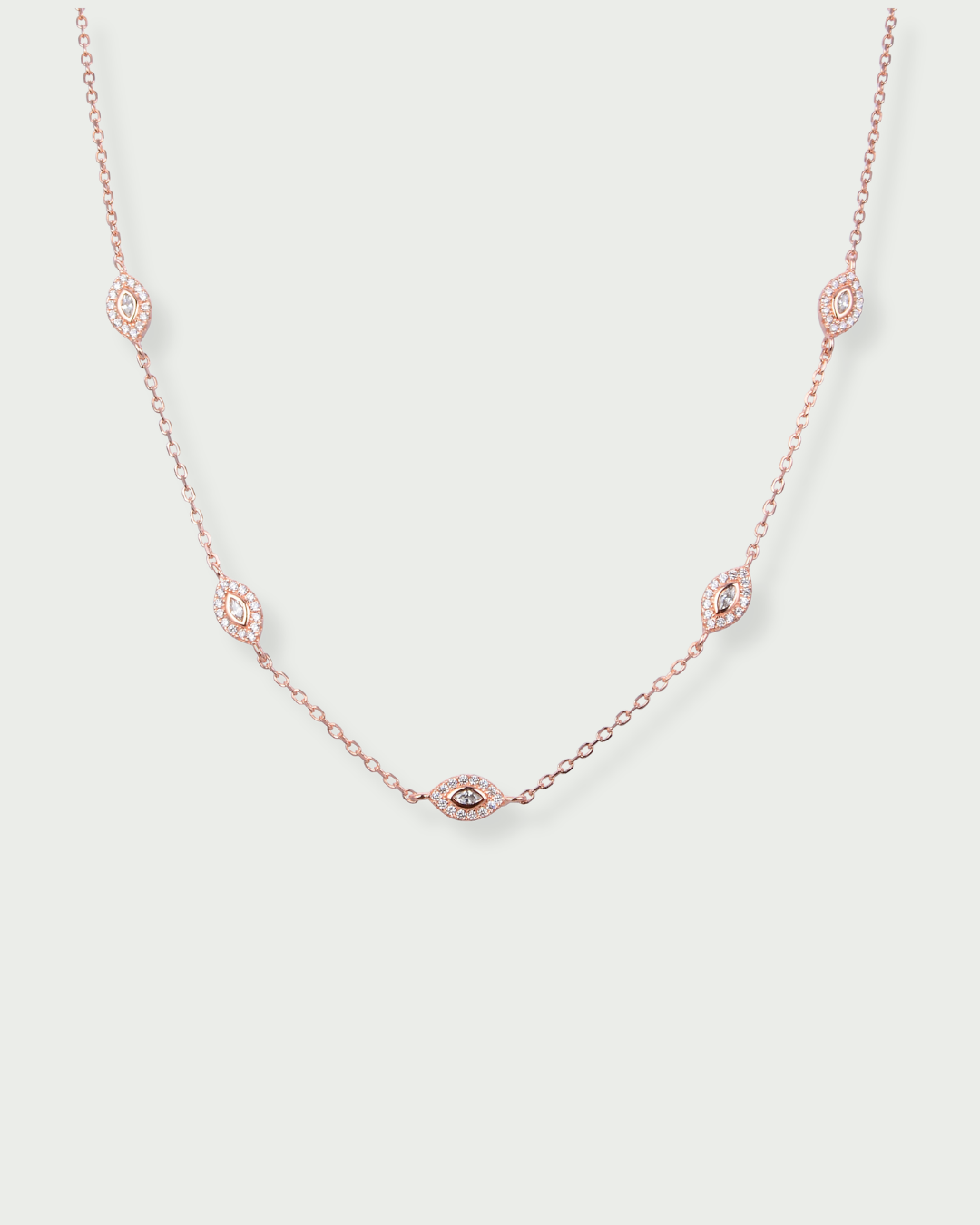 Collier en argent 925 doré à l’or rose, succession de marquises pavées de zirconiums, design délicat et étincelant.