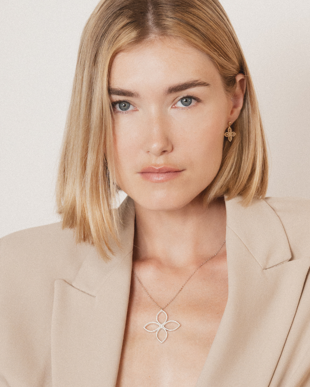 Collier pendant Fleur Éternelle - BLANC