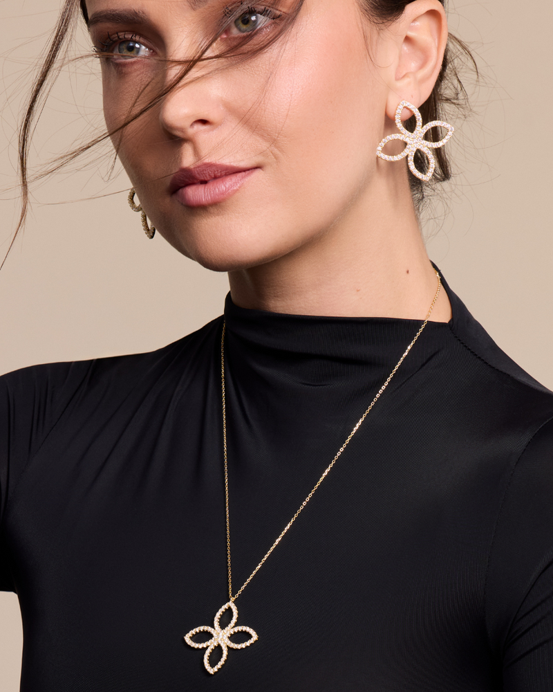 Collier pendant Fleur Éternelle doré GENA Jewelry en argent 925 doré, serti de zircons.