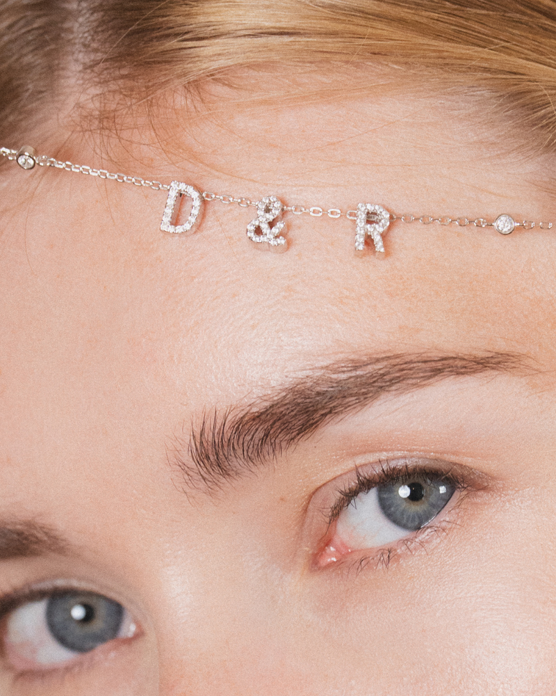 Collier personnalisable en argent 925 rhodié avec chaîne fine et lettres à composer, bijou femme sur mesure.