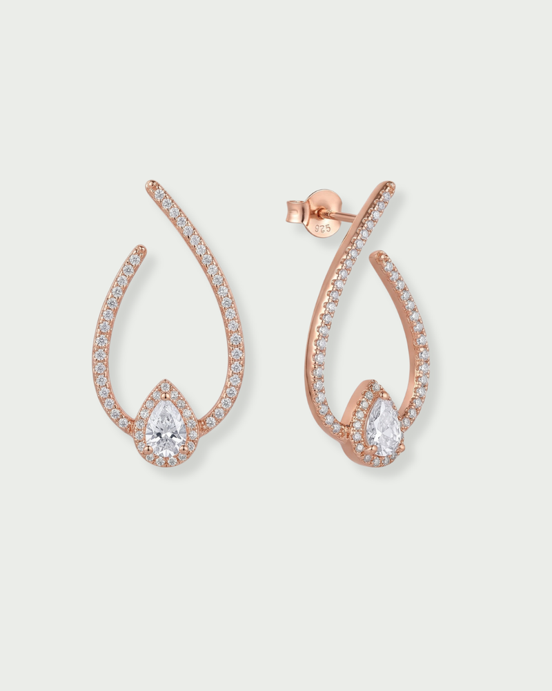 Créoles goutte Gala rose GENA Jewelry en argent 925 doré à l’or rose, serties de zircons et d’une pierre taille poire.
