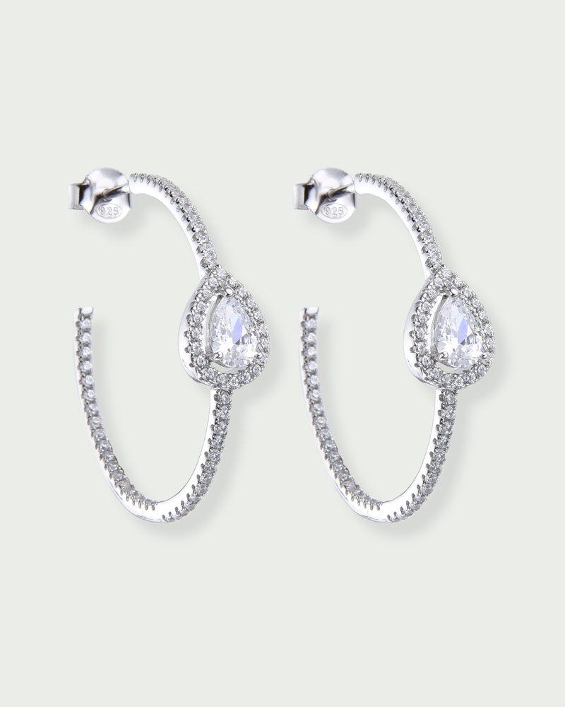 Boucles d’oreilles « Créoles Gala » en argent 925 rhodié, cercle stylisé orné d’un zirconium en forme de poire, finition polie brillante.