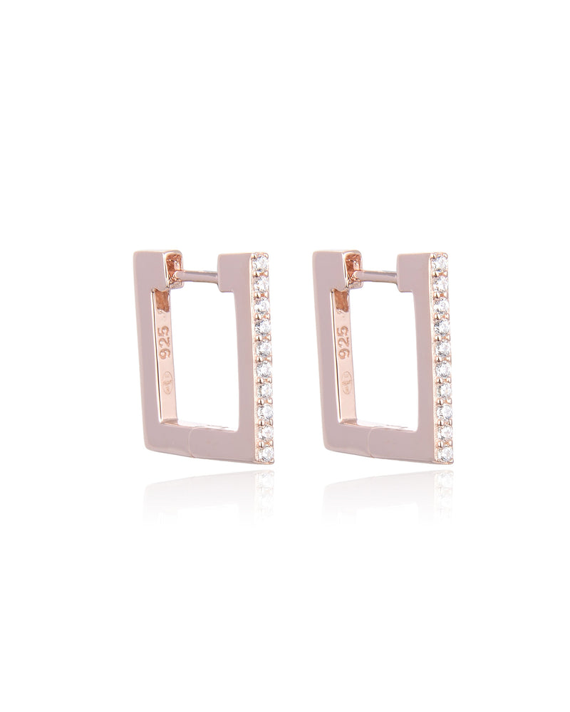 Créoles de forme carrées en argent 925 doré à l'or rose 18 carats et serties de zirconiums sur l'avant 