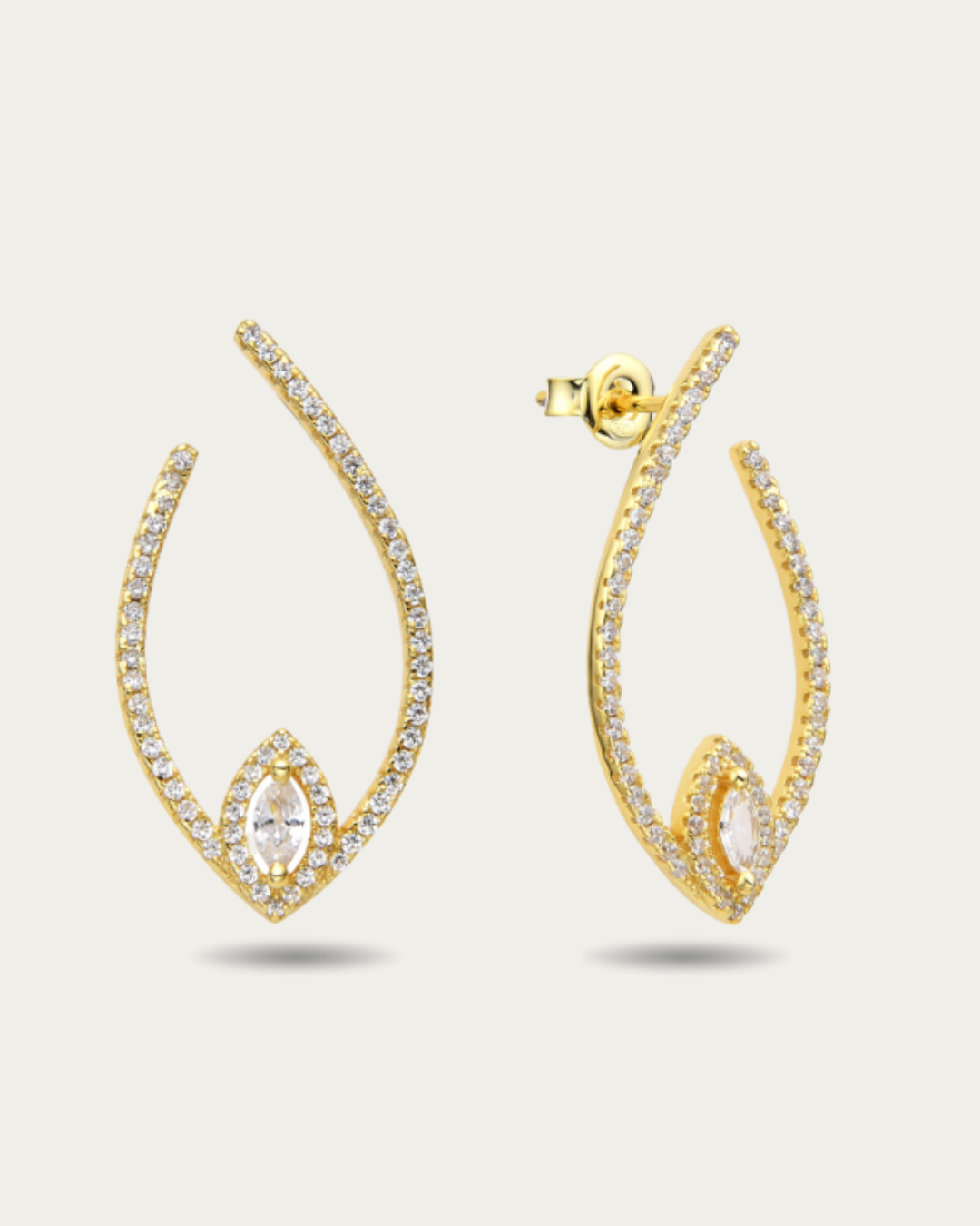 Boucles d’oreilles créoles « Goutte Fleur de Vie » en argent 925 doré à l’or jaune 18 carats, forme goutte revisitée avec une pierre taille marquise sublimée par un sertissage de zirconiums, finition polie brillante.