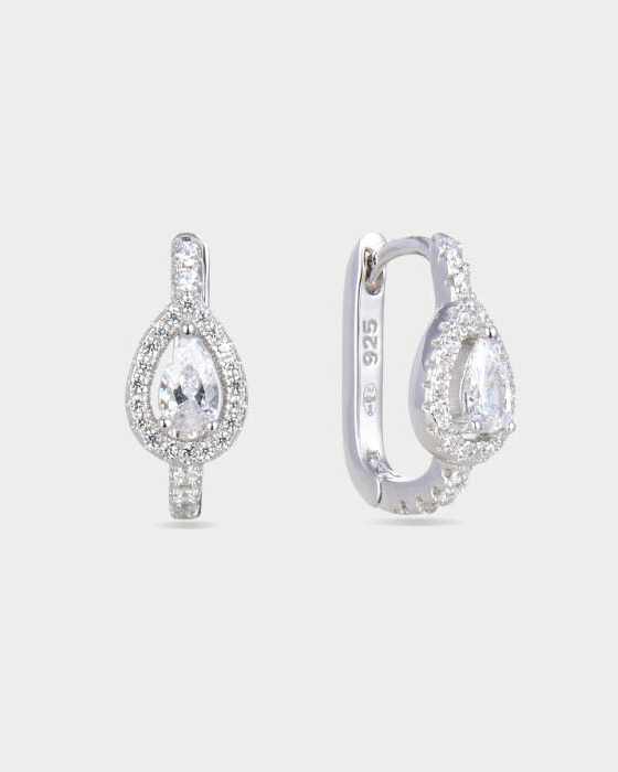 Créoles en argent 925 rhodié avec zircon blanc taille poire et pavage, diamètre env. 12 mm.