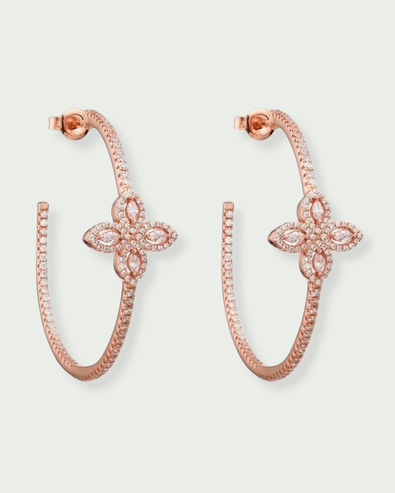 Boucles d’oreilles « Créoles Fleur de Vie » en argent 925 rhodié, motif floral composé de quatre zirconiums taille marquise, diamètre ≈ 4 cm, finition polie brillante.