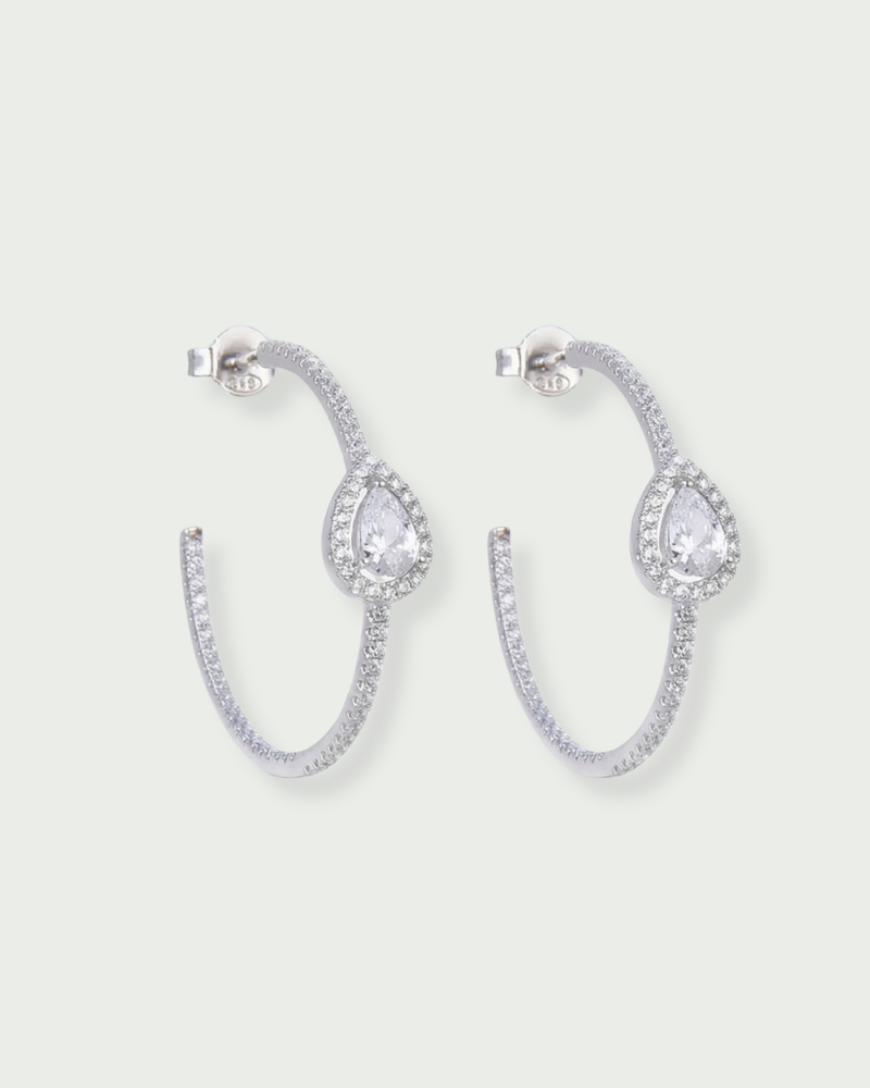 Boucles d’oreilles « Créoles Gala » en argent 925 rhodié, cercle stylisé orné d’un zirconium en forme de poire, finition polie brillante.