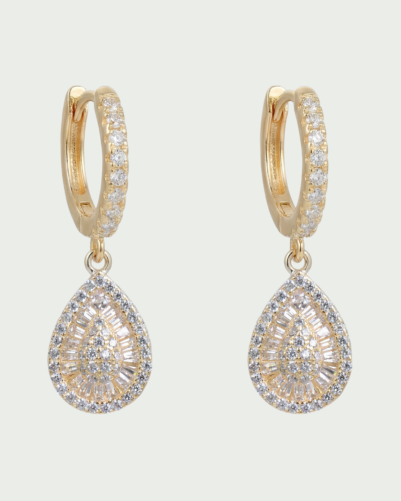 Boucles d’oreilles créoles goutte en argent 925 doré, pendentif forme poire pavé de zirconium blanc.