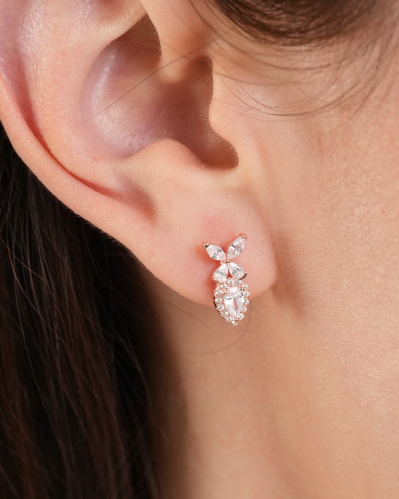 Double puces Papillon en argent 925 doré à l'or rose 18 carats & Zirconium - zoom porté