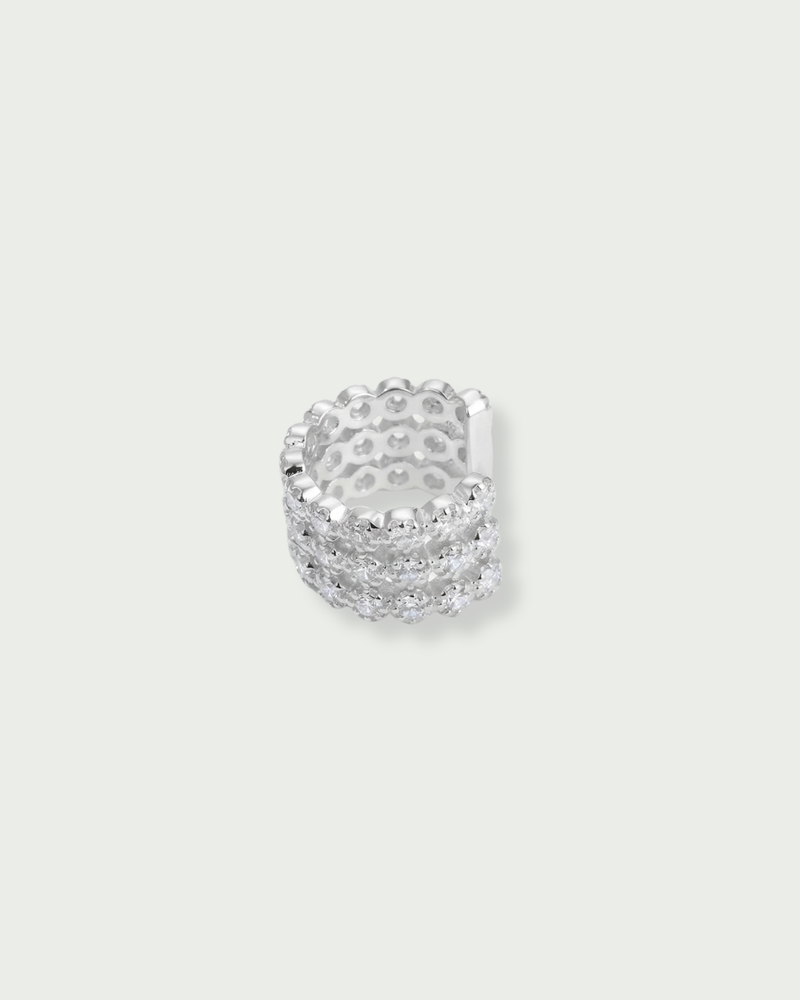 Earcuff Pur Intemporel blanc GENA Jewelry en argent 925 rhodié, composé de plusieurs rangs délicatement pavés de zircons blancs.