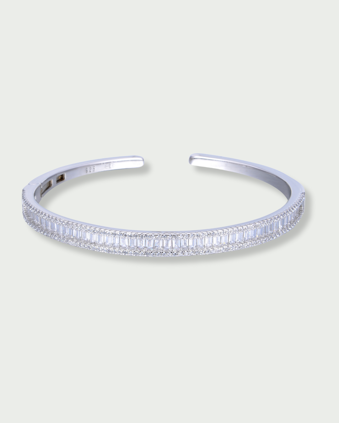 Bracelet jonc ouvert en argent 925 rhodié de zirconium taille baguette et pierres rondes