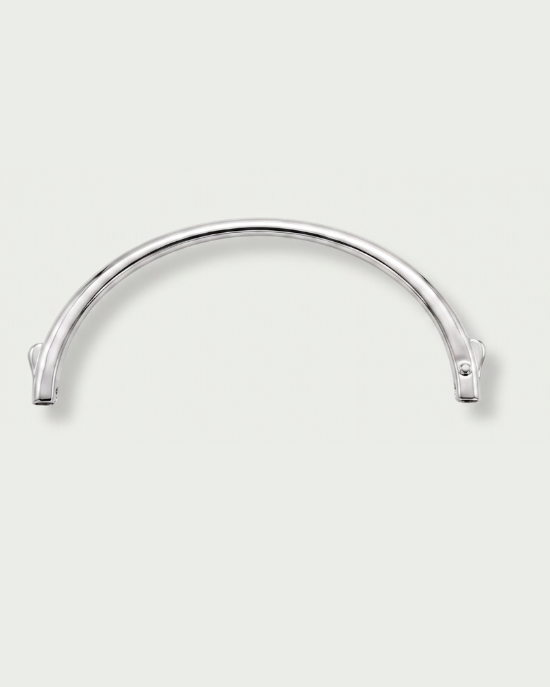 Détail bracelet rivière GENA Jewelry en argent 925 rhodié serti de zircons blancs
