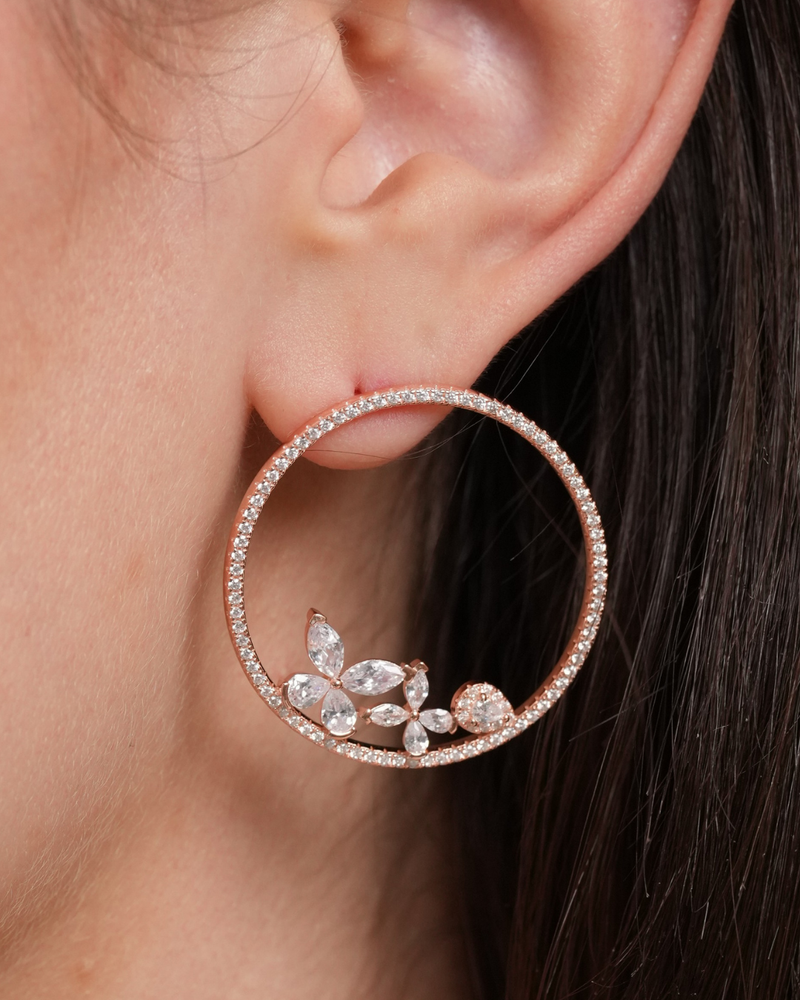 Maxi créoles Papillon en argent 925 doré à l'or rose 18 carats & Zirconium - zoom porté