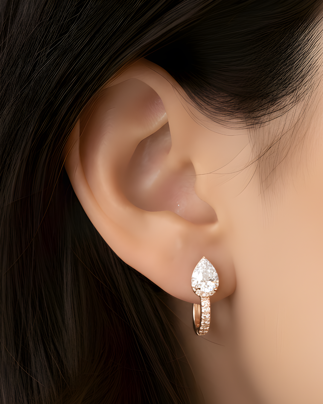 Mini Créoles Infini Poire – Rose : Boucles d’oreilles créoles « Infini Poire » en argent 925 doré à l’or rose 18 carats, pendentif goutte‑poire orné d’un pavage de zirconiums blancs, finition polie brillante.