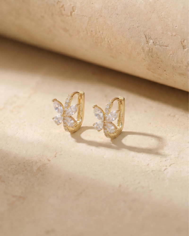 Mini créoles Papillon doré en argent 925 doré à l'or jaune 18 carats et zirconiums nature morte