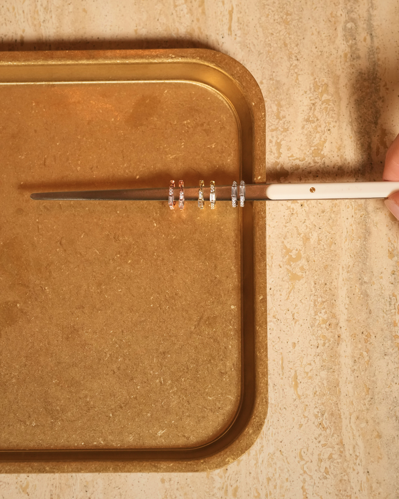 Créoles en argent 925 blanc, doré et rose avec zircon baguette central et pavage de zircons ronds - nature morte