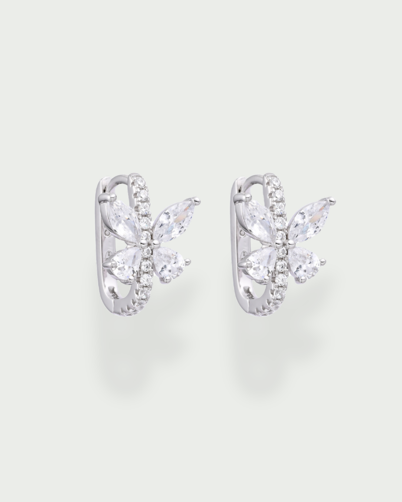 Mini créoles Papillon blanc en argent 925 rhodié et zirconiums - fond blanc