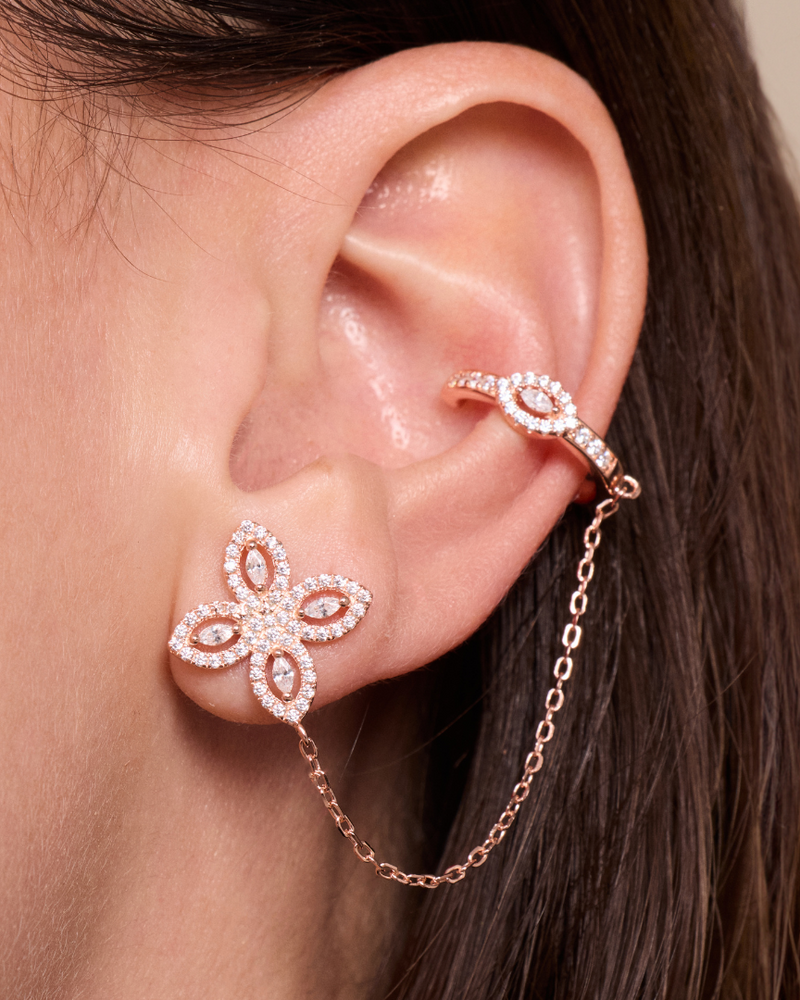 Mono boucle Fleur Éternelle – Rose en argent 925 doré à l’or 18 carats, motif floral délicatement serti, finition lumineuse résistante à l’oxydation, fermoir sécurisé, éclat solaire et délicat.