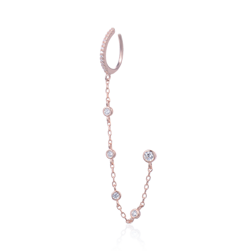 Monoboucle en argent 925 doré à l’or rose 18 carats, earcuff serti de zirconiums relié par une chaîne fine à une puce sertie clos