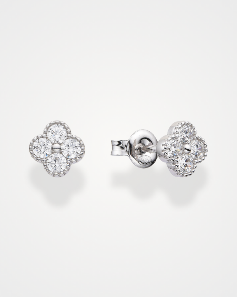Puces d’oreilles EDEN en argent 925 rhodié, sublimées par l’éclat de zircons blancs. Des boucles d’oreilles élégantes et raffinées, au design délicat et lumineux, signées GENA Jewelry.