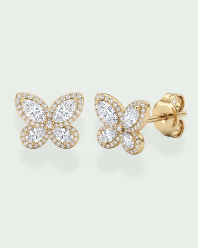 Boucles d'oreilles puces Papillon en argent 925 doré à l'or 18 carats - fond blanc