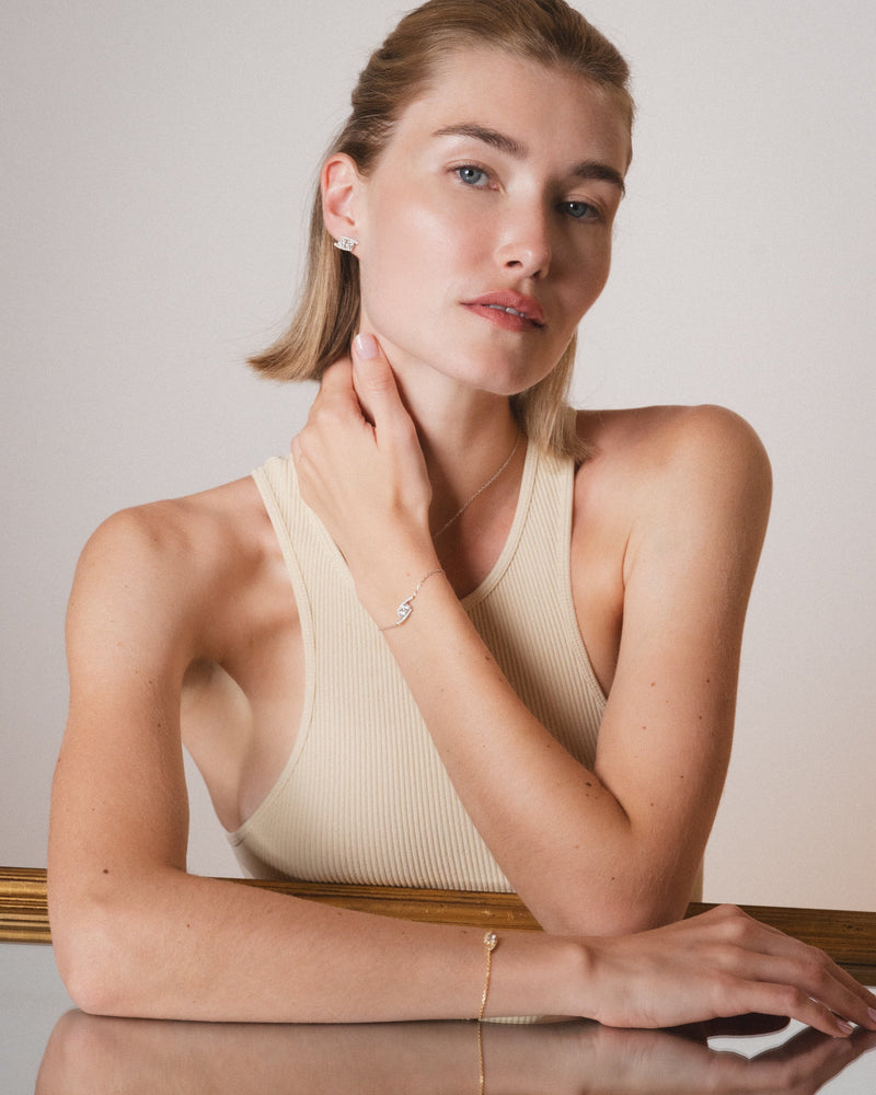 Boucles d’oreilles puces « Sharp » en argent 925 rhodié, formes géométriques élégantes avec pavage de zirconiums taille ronde, finition polie brillante