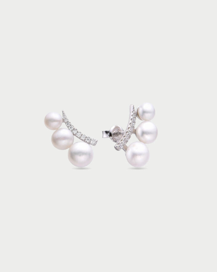 Puces d’oreilles Trio Perle en argent 925 rhodié ornées de perles de culture blanches et de zirconiums pavés, boucles d’oreilles élégantes et raffinées pour un style lumineux et sophistiqué.