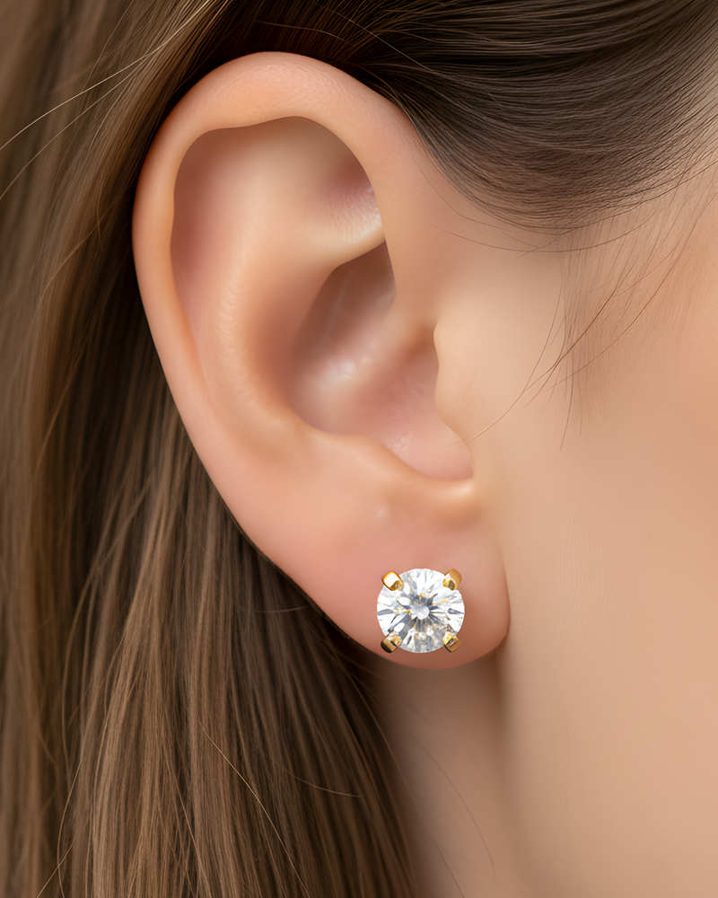 Boucles d’oreilles puces « Double Rond Intemporel » en argent 925 doré à l’or 18 carats, double cercle élégant agrémenté d’un pavage de zirconiums taille ronde, finition polie brillante.