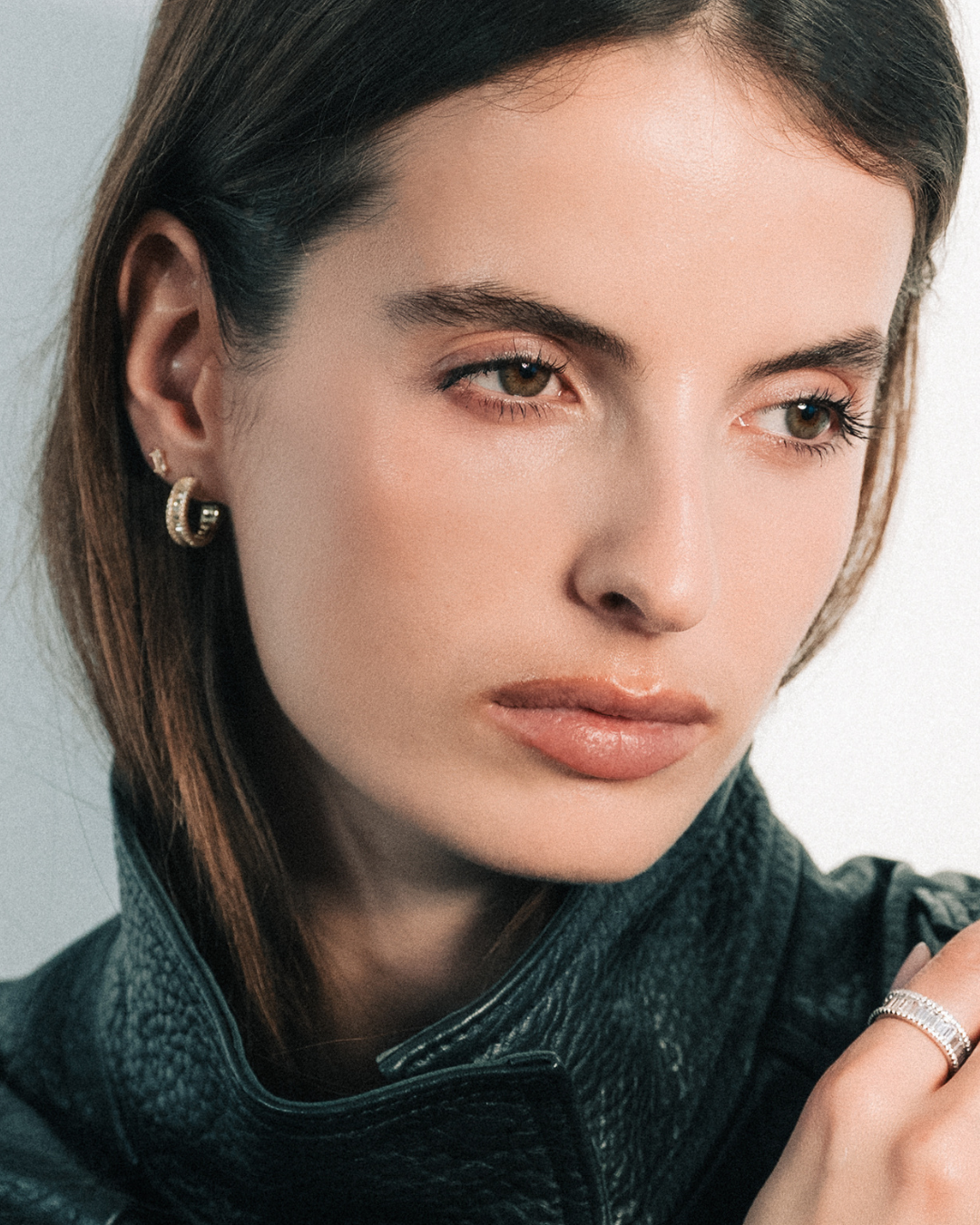 Puces en argent 925 doré à l’or 18 carats avec zircon blanc taille baguette et pierres rondes.